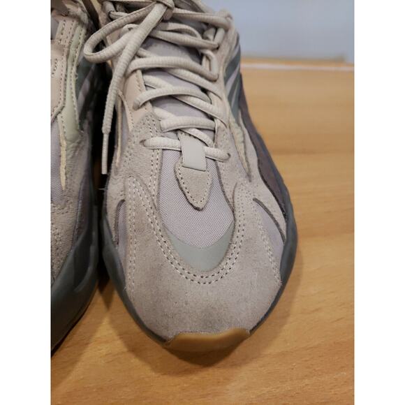 adidas Yeezy Boost 700 V2 Tephra 2019 size 9.5 - Picture 11 of 12